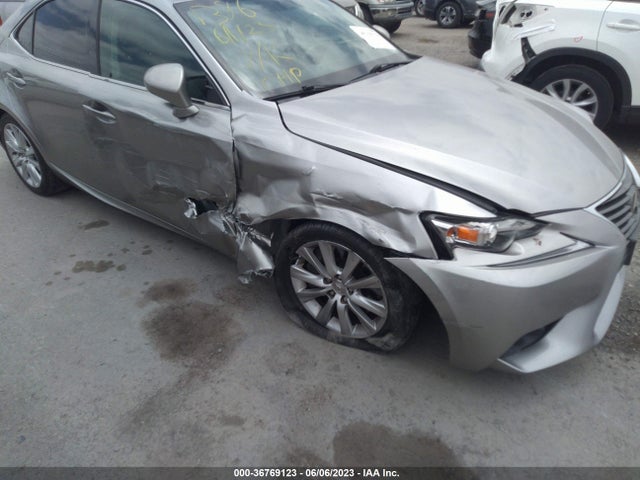 JTHBA1D2XG5028049 Lexus IS 200T