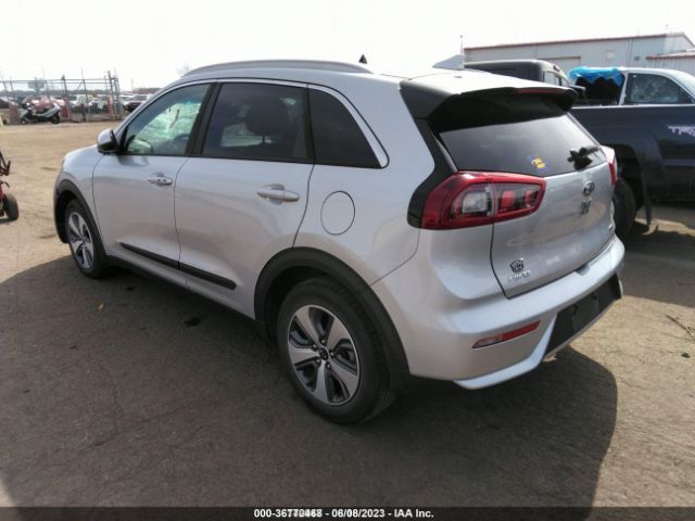 KNDCB3LC9J5108040 KIA NIRO LX