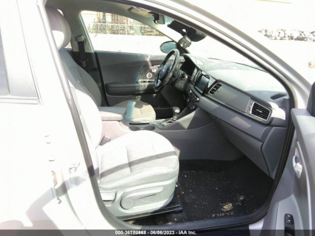 KNDCB3LC9J5108040 KIA NIRO LX