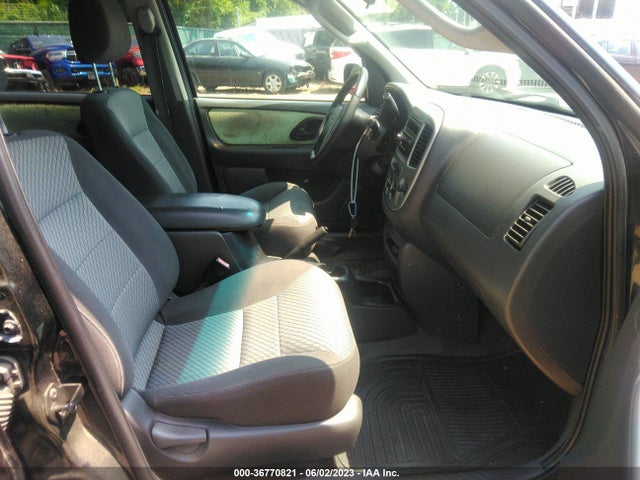 2003 FORD ESCAPE XLT VIN: 1FMYU03123KB81229