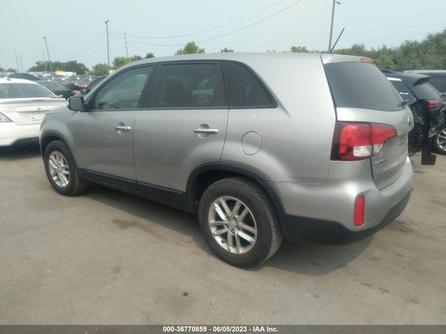 2015 KIA SORENTO LX VIN: 5XYKT3A69FG627268