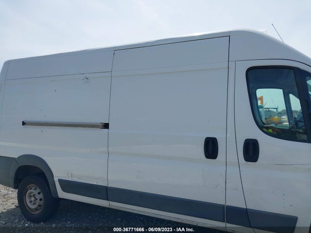3C6TRVDG9JE111069 RAM Promaster Cargo Van