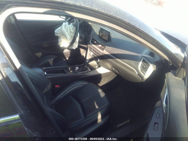 Mazda Mazda3 4-door Touring 2017 JM1BN1V78H1107597 Image 4