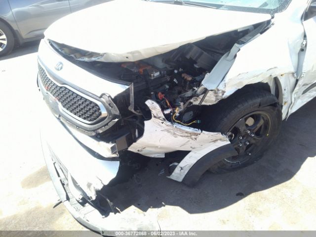 KNDCB3LC4K5349912 KIA NIRO LX