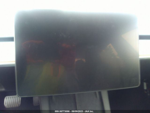 5YJ3E1EAXNF338603 Tesla MODEL 3