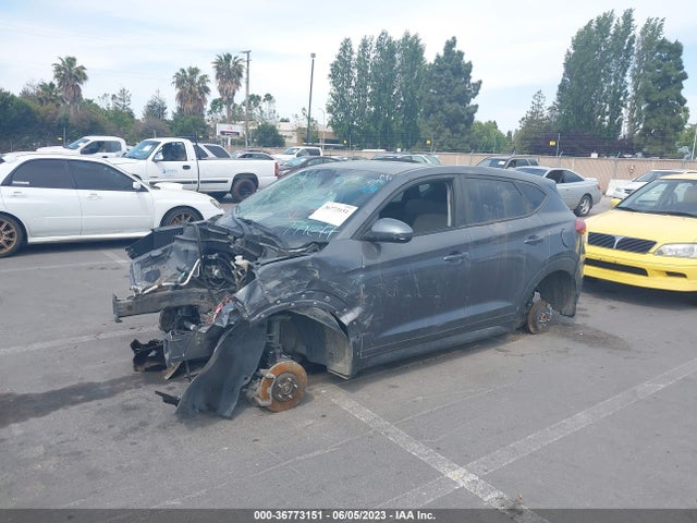 Hyundai TUCSON SE 2018 KM8J23A47JU683855 Image 2