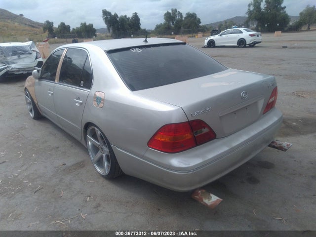 2002 LEXUS LS 430 VIN: JTHBN30F220076658