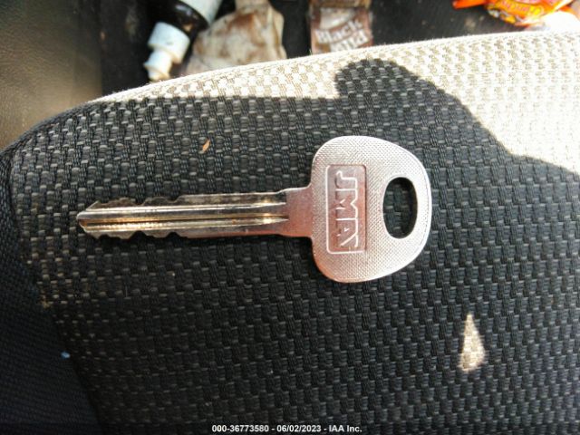 3KPFK4A7XJE239572 KIA FORTE LX