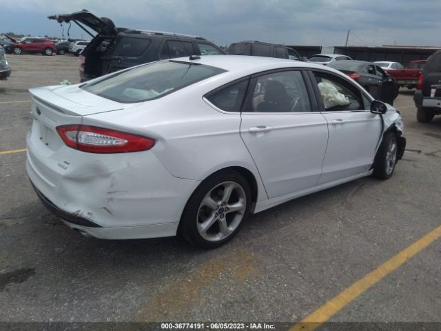 3FA6P0HD8GR122635 Ford FUSION SE