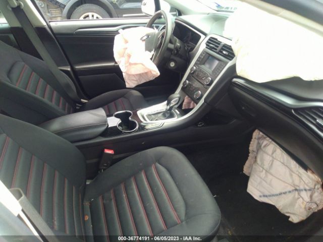 3FA6P0HD8GR122635 Ford FUSION SE