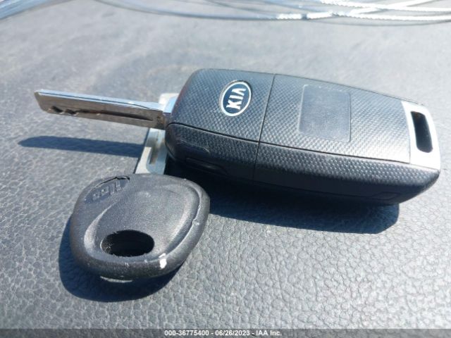 KNDMB5C13G6092905 KIA SEDONA LX