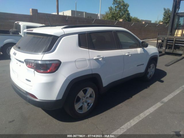 3C4NJCBB8NT103468 Jeep Compass Latitude
