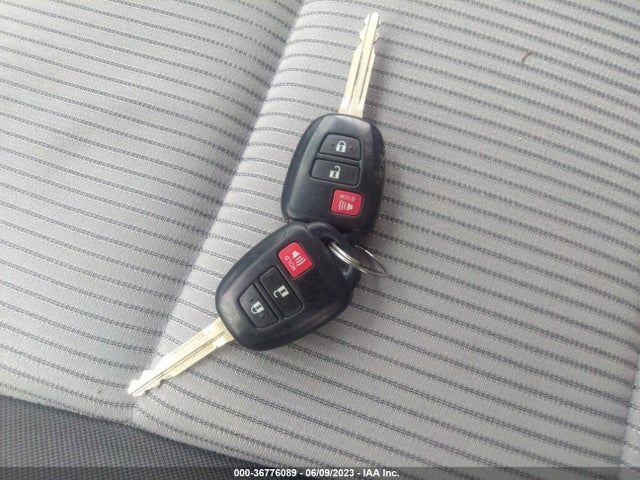 Toyota RAV4 LE 2015 JTMZFREV7FD070269 Image 11