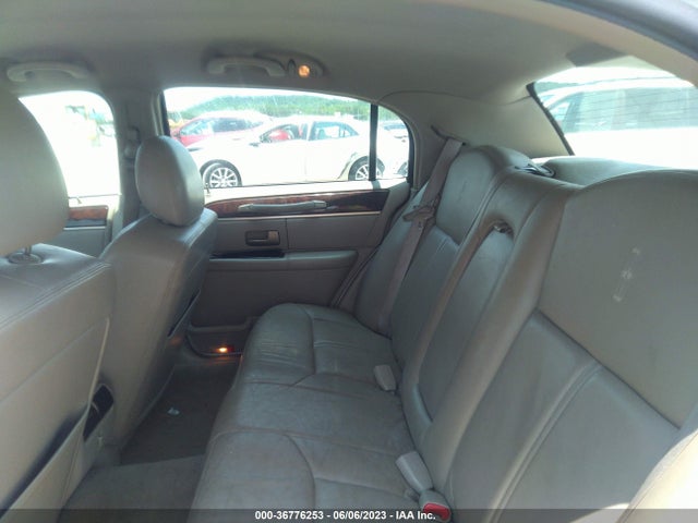 Продажа на аукционе авто 2009 Lincoln Town Car Signature Limited, vin: 2LNHM82V19X630327, номер лота: 36776253