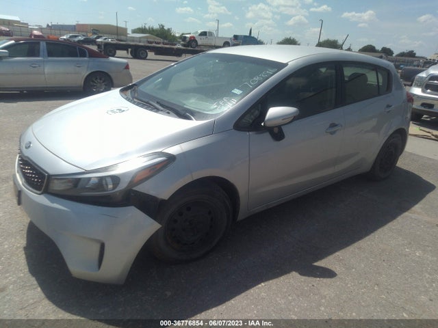 KIA Forte5 Lx 2017 KNAFK5A82H5708896 Image 2