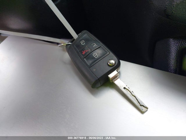 3VV1B7AX3JM110432 Volkswagen TIGUAN S