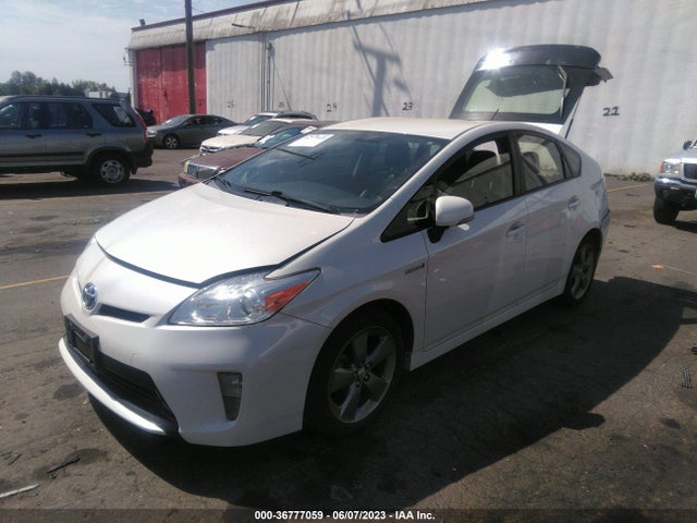 Toyota Prius Four 2015 JTDKN3DU7F0429914 Image 2