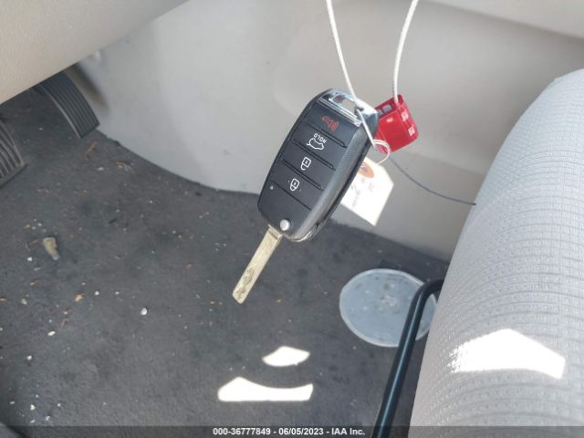 KNDMA5C17L6660375 KIA Sedona L