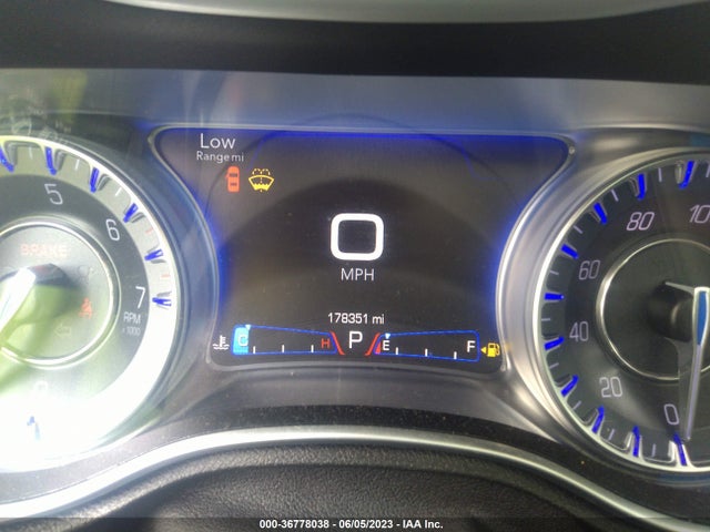 Chrysler 300 300c 2016 2C3CCAEG8GH333928 Image 9