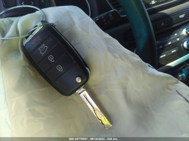 KNDMB5C15F6045177 KIA SEDONA LX