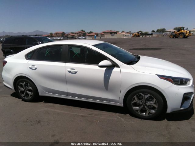 3KPF24AD3ME272052 KIA Forte Lxs