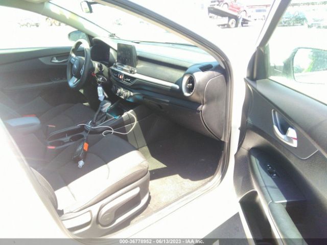 3KPF24AD3ME272052 KIA Forte Lxs