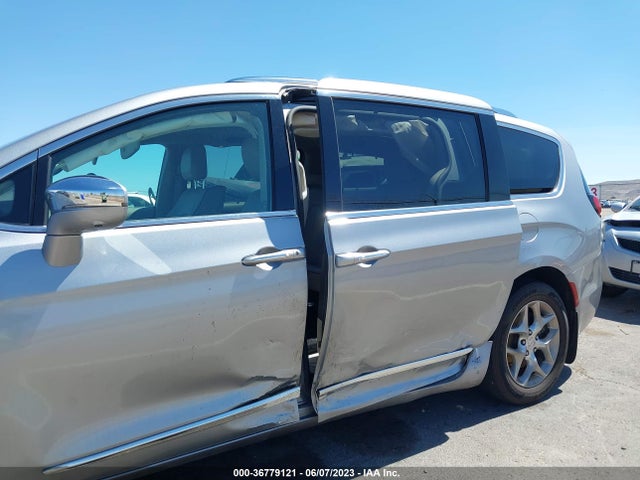 Chrysler Pacifica Limited 2017 2C4RC1GG4HR841750 Image 7
