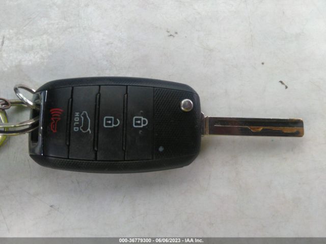 5XYPG4A59GG010431 KIA SORENTO LX