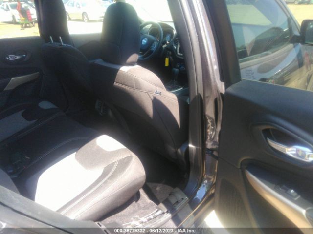 1C4PJMCX8JD507444 Jeep Cherokee Latitude