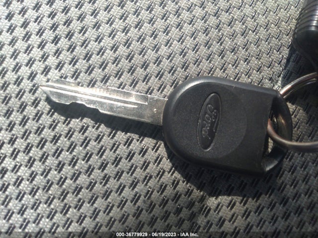 2005 FORD ESCAPE XLT VIN: 1FMYU93145DA11174