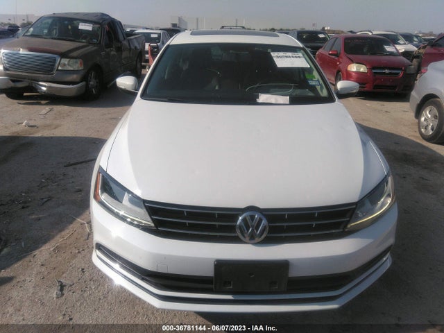 3VWDB7AJ0JM262205 Volkswagen Jetta 1.4t Se/1.4t Wolfsburg Edition