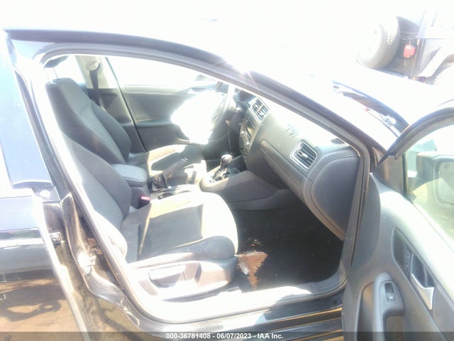 3VW2K7AJ4EM210332 Volkswagen Jetta Sedan S