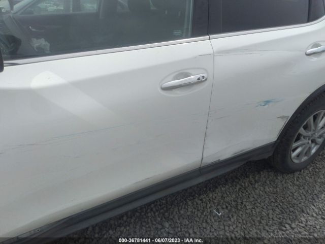 KNMAT2MV2HP539266 Nissan ROGUE SV