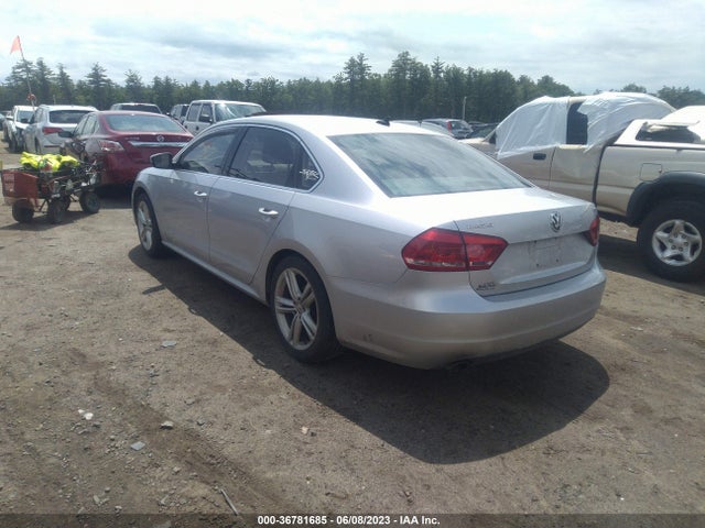 1VWBT7A30EC040776 Volkswagen Passat Se W/sunroof