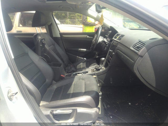 1VWBT7A30EC040776 Volkswagen Passat Se W/sunroof
