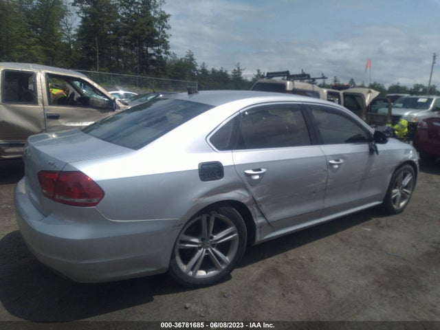 1VWBT7A30EC040776 Volkswagen Passat Se W/sunroof