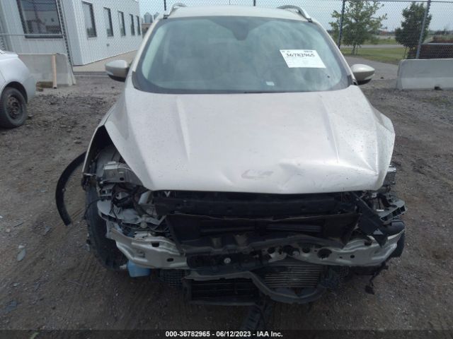 1FMCU9J93HUE70574 Ford Escape Titanium