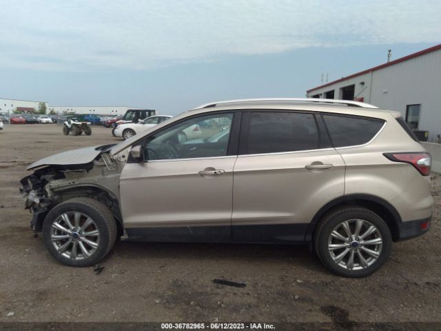 1FMCU9J93HUE70574 Ford Escape Titanium