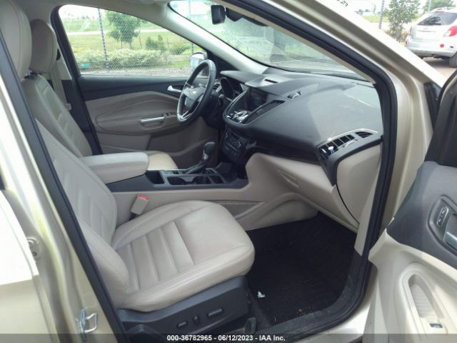 1FMCU9J93HUE70574 Ford Escape Titanium