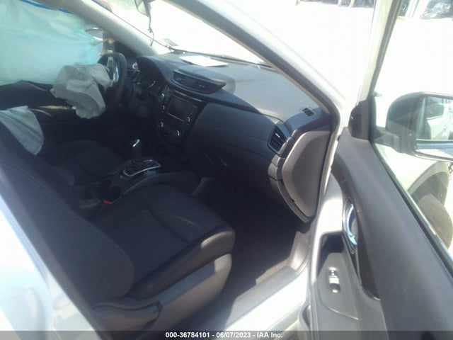 2018 NISSAN ROGUE SV VIN: KNMAT2MT5JP572542