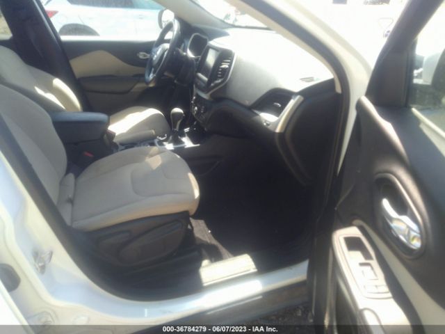 1C4PJLCB0GW351895 Jeep Cherokee Latitude