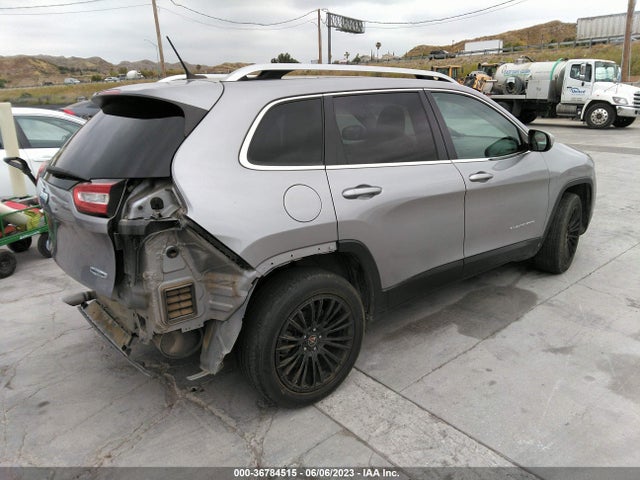 1C4PJLCB2JD537330 Jeep Cherokee Latitude