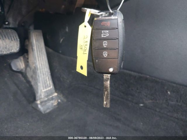 5XXGT4L36KG327197 KIA Optima Lx