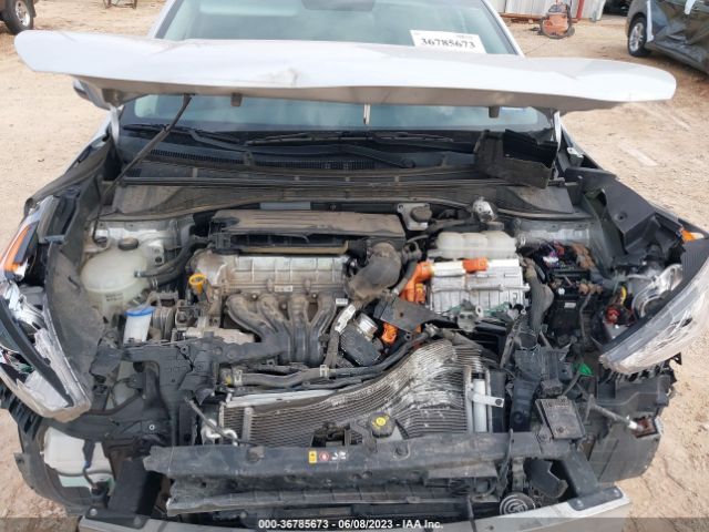 KNDCB3LC2K5245421 KIA NIRO LX