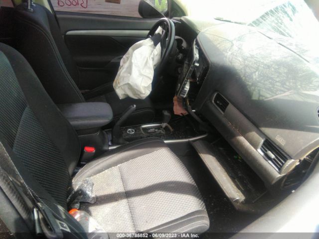JA4AZ2A37HZ018155 Mitsubishi Outlander Es