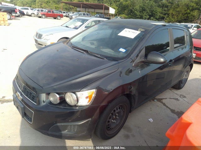 Chevrolet SONIC LS 2015 1G1JB6SHXF4162068 Image 2