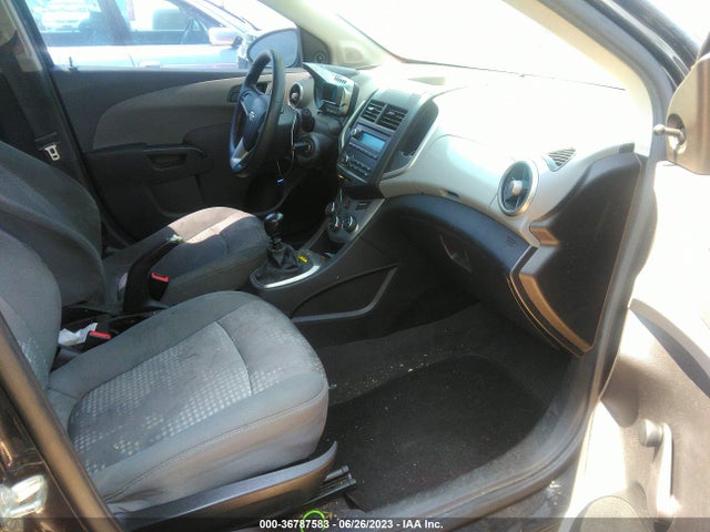 Chevrolet SONIC LS 2015 1G1JB6SHXF4162068 Image 5
