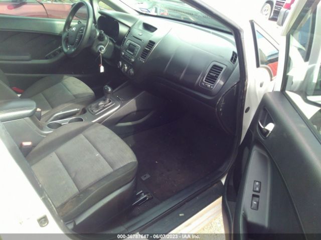 KNAFK5A81G5527089 KIA Forte 5-door Lx