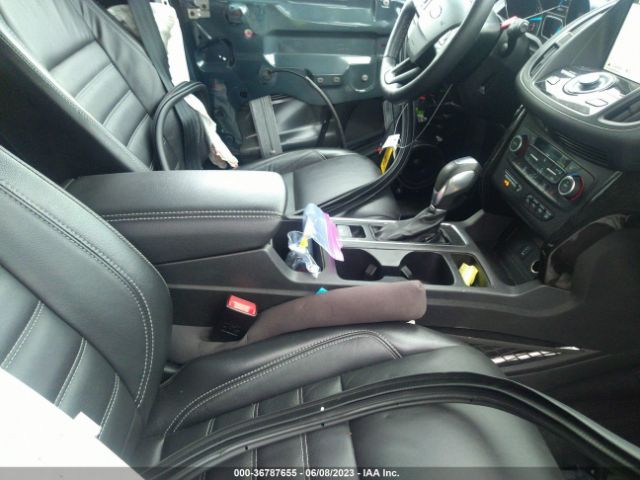 1FMCU9J98KUB17870 Ford Escape Titanium