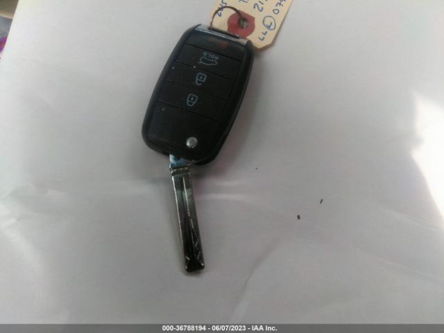 KNDJN2A25F7221353 KIA Soul Base